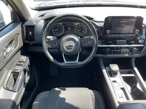 Used 2022 Nissan Pathfinder SV image 13