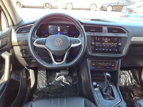 Used 2022 Volkswagen Tiguan SE FWD image 9