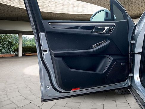 Used 2017 Porsche Macan image 16