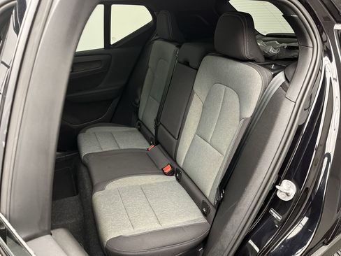 Used 2025 Volvo XC40 B5 Core image 12