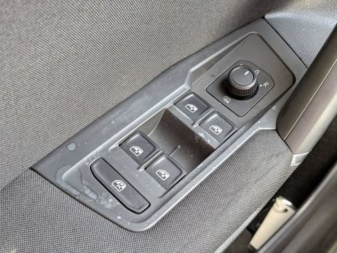 Used 2018 Volkswagen Tiguan S FWD image 22
