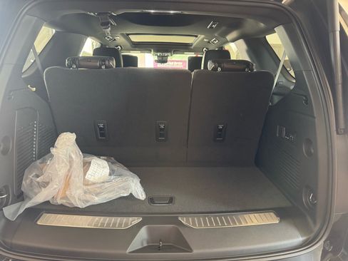 New 2026 GMC Yukon Denali Ultimate w/ LPO, Floor Liner Package AWD/4WD image 8