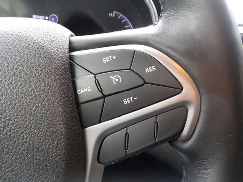 Used 2018 Jeep Grand Cherokee Limited image 21