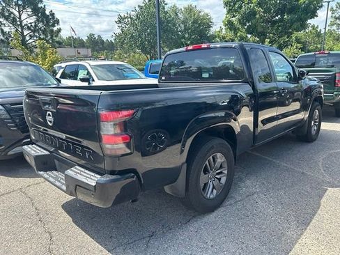 Used 2025 Nissan Frontier SV RWD image 3