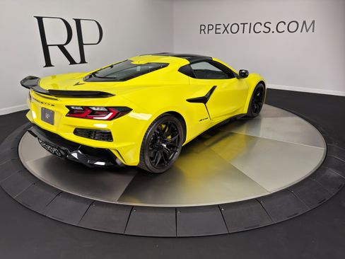 Used 2023 Chevrolet Corvette Z06 RWD image 17