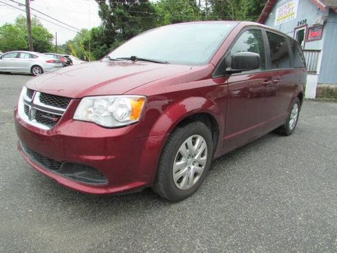 Used 2018 Dodge Grand Caravan SE w/ UConnect Hands-Free Group FWD image 4