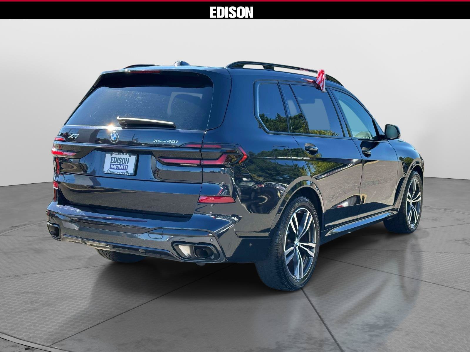 Used 2024 BMW X7 xDrive40i w/ M Sport Package AWD/4WD image 4
