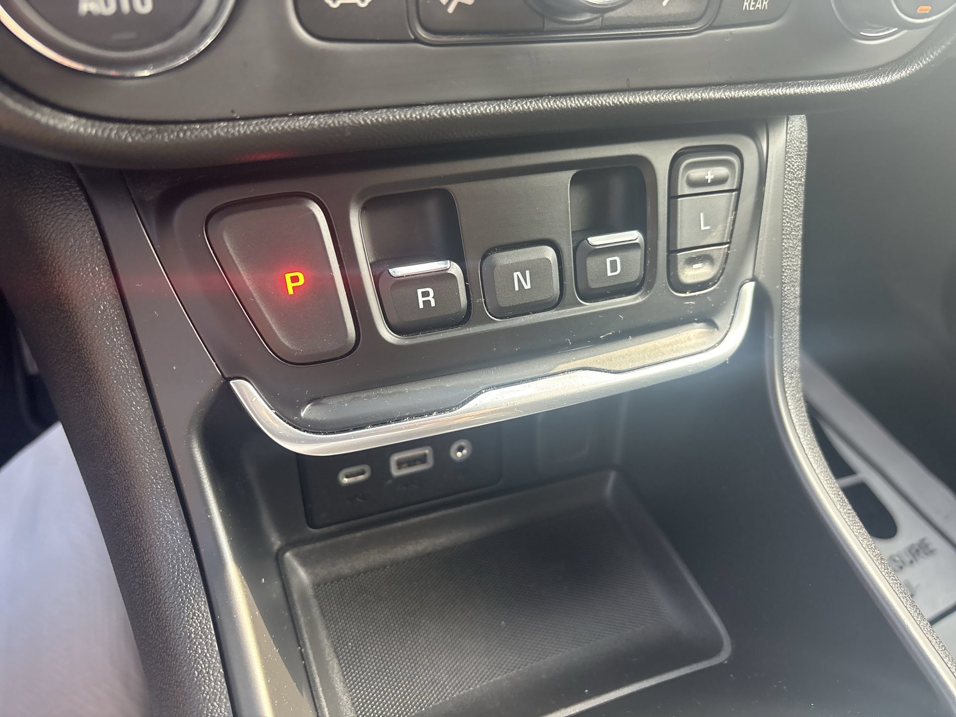 Certified 2020 GMC Terrain SLE w/ Driver Convenience Package FWD image 16