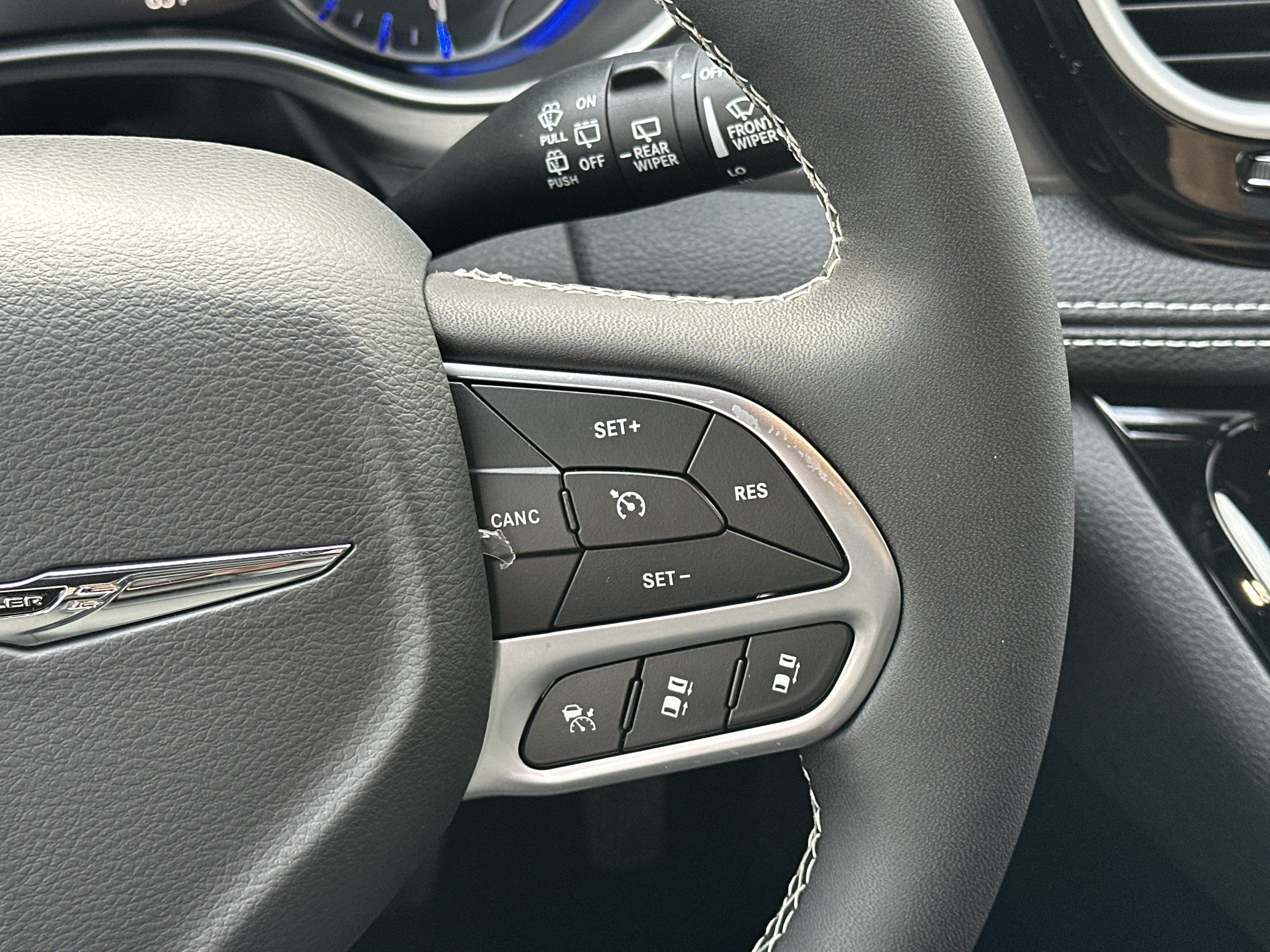 New 2026 Chrysler Pacifica Select FWD image 29