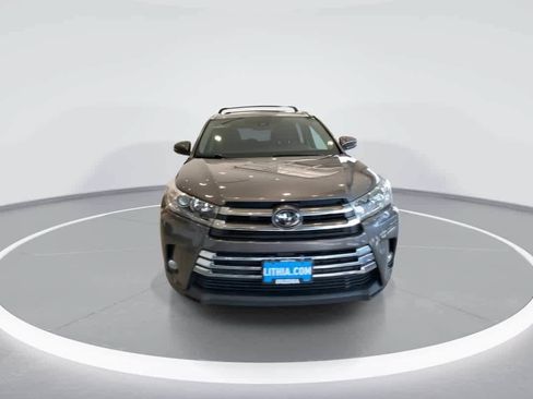Used 2017 Toyota Highlander Limited AWD/4WD image 3