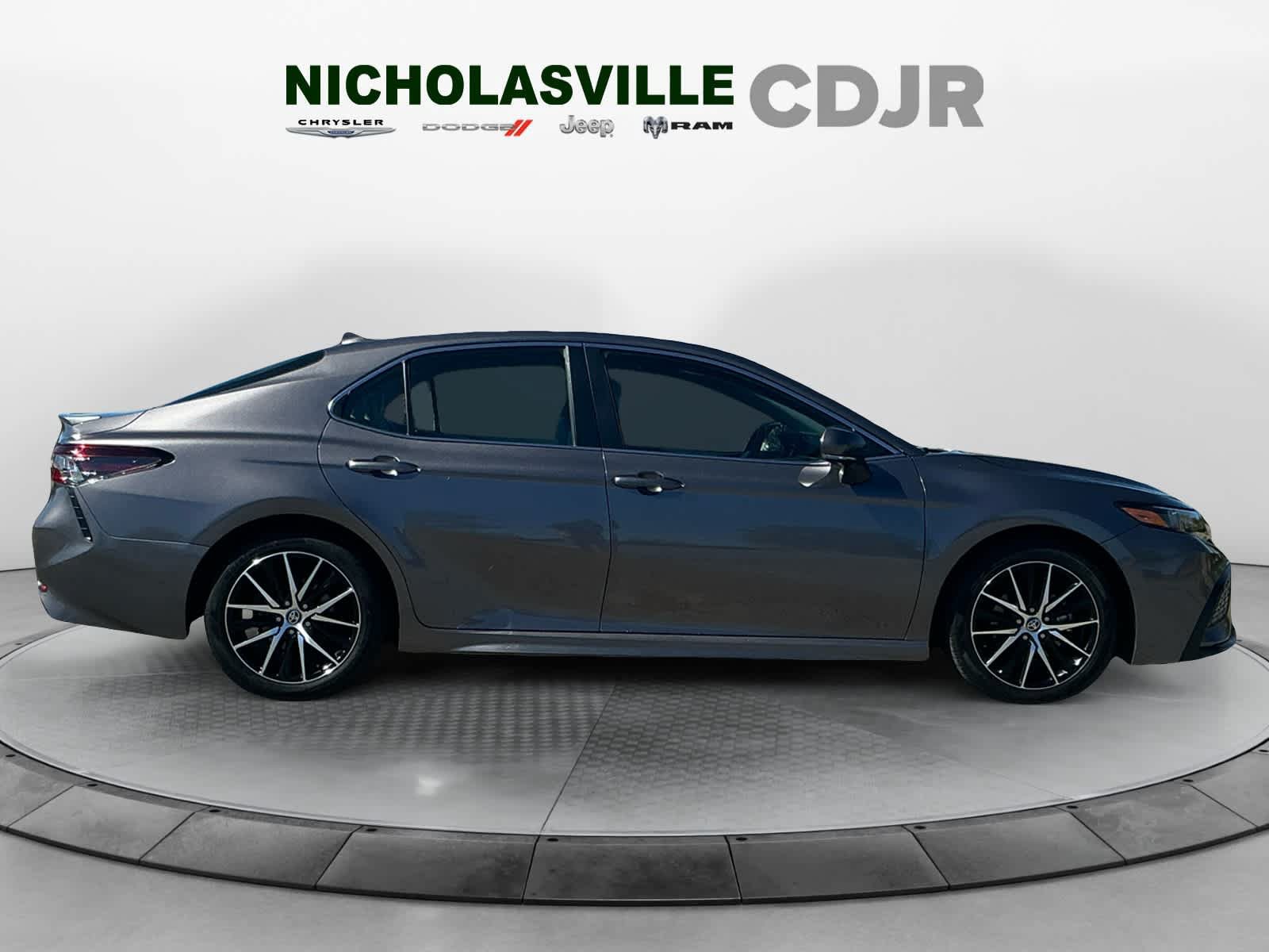 Used 2024 Toyota Camry SE FWD image 6