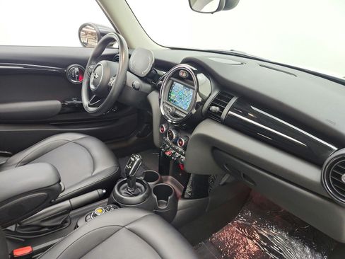 Used 2021 MINI Cooper 2-Door Hardtop w/ 6.5" Touchscreen Package FWD image 18