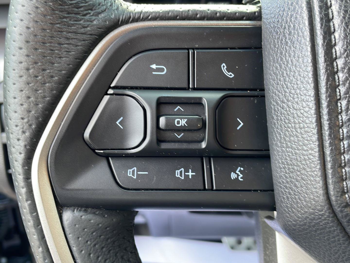Used 2025 Toyota Tacoma TRD Sport AWD/4WD image 15