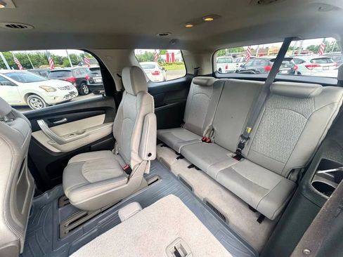 Used 2011 GMC Acadia SLE image 21