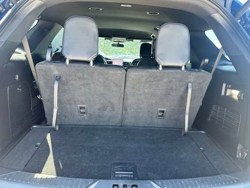 Used 2020 Ford Explorer XLT w/ Equipment Group 202A AWD/4WD image 15