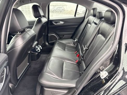 Used 2019 Alfa Romeo Giulia w/ Cold Weather Package RWD image 14