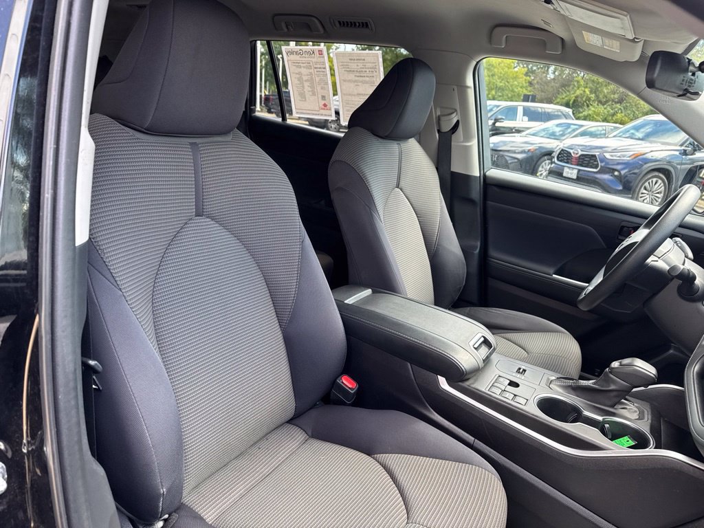 Used 2023 Toyota Highlander L FWD image 36