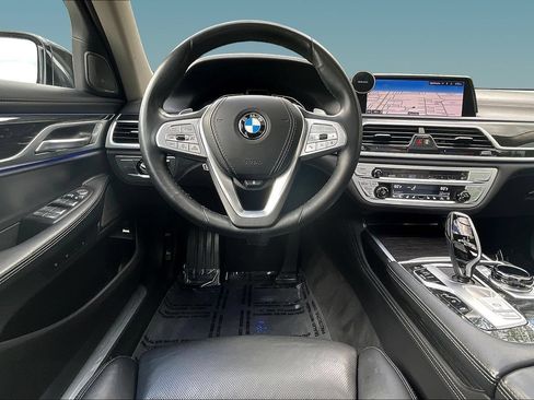 Used 2021 BMW 740i xDrive w/ Luxury Rear Seating Package AWD/4WD image 8