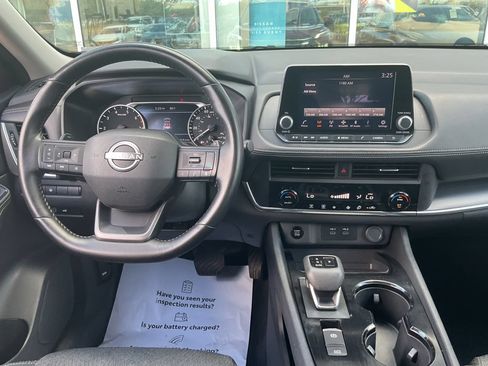 Used 2025 Nissan Rogue SV FWD image 13