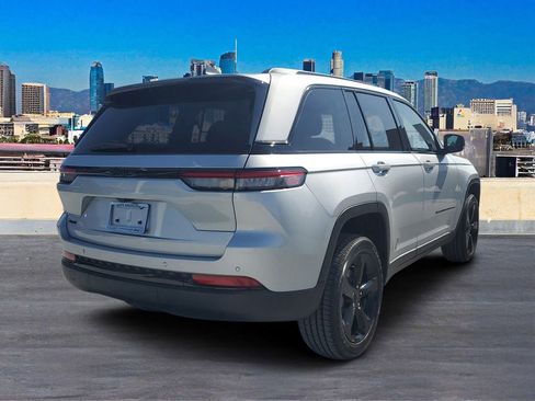 New 2025 Jeep Grand Cherokee Altitude image 4