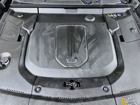 Used 2024 Cadillac Lyriq Luxury AWD/4WD image 34