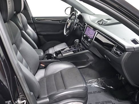 Used 2023 Porsche Macan w/ Premium Package Plus AWD/4WD image 30