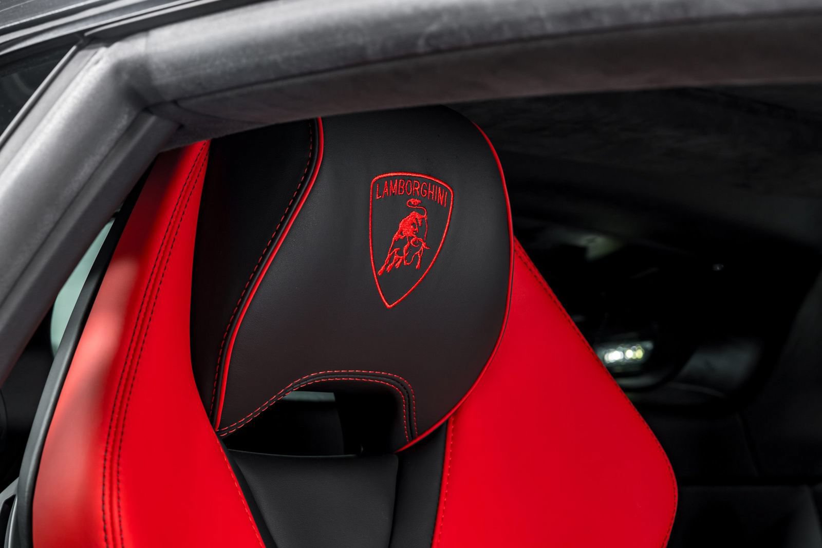 Used 2021 Lamborghini Huracan EVO RWD image 36
