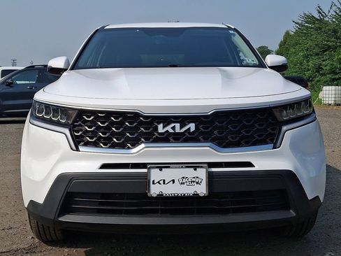 Certified 2023 Kia Sorento LX AWD/4WD image 2