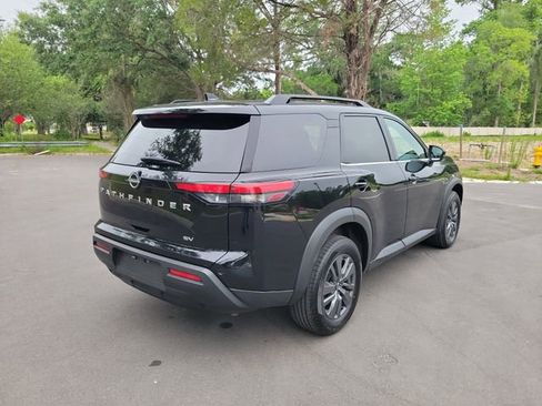Used 2024 Nissan Pathfinder SV FWD image 2