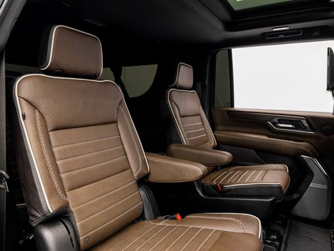Used 2026 GMC Yukon XL Denali Ultimate w/ LPO, Floor Liner Package AWD/4WD image 29