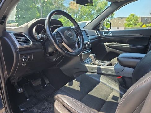 Used 2021 Jeep Grand Cherokee Laredo X image 3