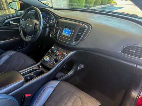 Used 2016 Chrysler 200 S FWD image 20