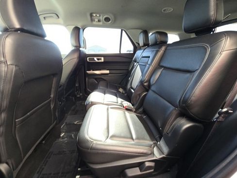 Used 2023 Ford Explorer XLT w/ Equipment Group 202A image 9