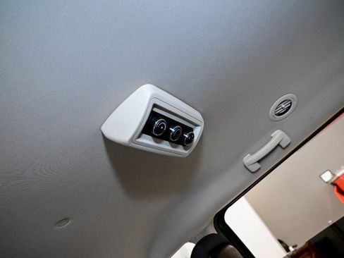 Used 2019 Dodge Grand Caravan SE w/ UConnect Hands-Free Group image 19