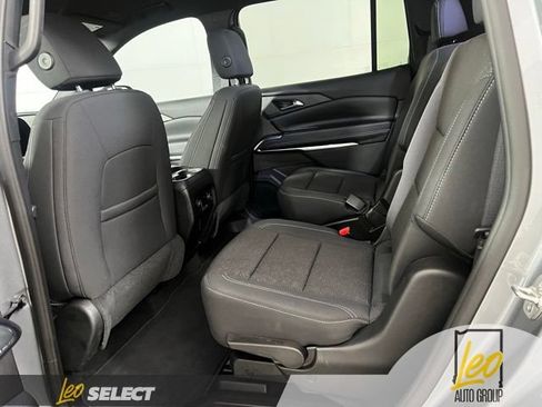 Used 2026 Chevrolet Traverse LT w/ Driver Confidence Package AWD/4WD image 7