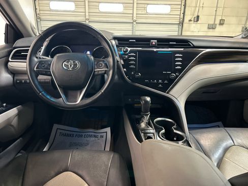 Used 2018 Toyota Camry XLE w/ Audio Package image 4