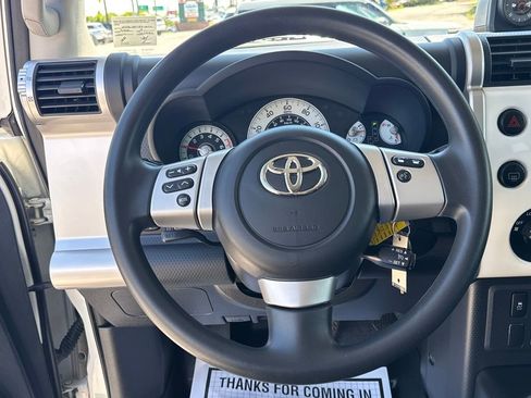 Used 2014 Toyota FJ Cruiser 4WD w/ Convenience Package image 15