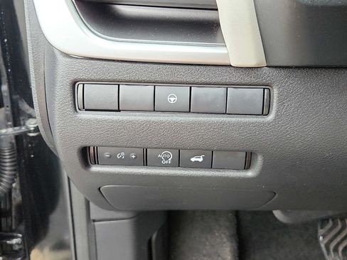 Used 2025 Nissan Rogue SV AWD/4WD image 25