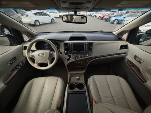Used 2011 Toyota Sienna XLE w/ XLE Navigation Pkg FWD image 38