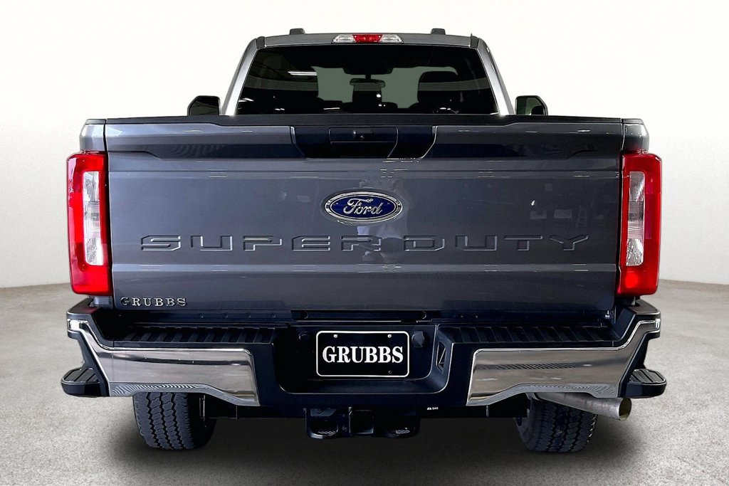 Used 2025 Ford F350 XLT w/ FX4 Off-Road Package AWD/4WD image 5