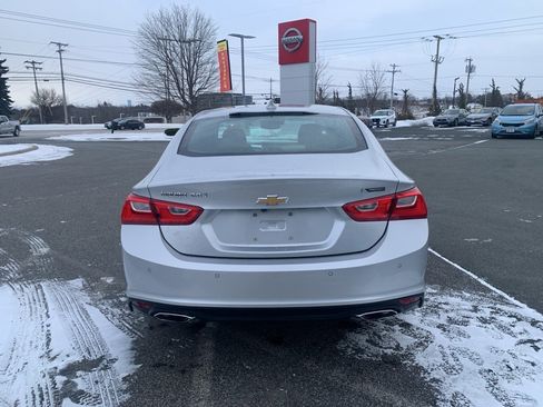 Used 2017 Chevrolet Malibu Premier w/ Driver Confidence Package image 6