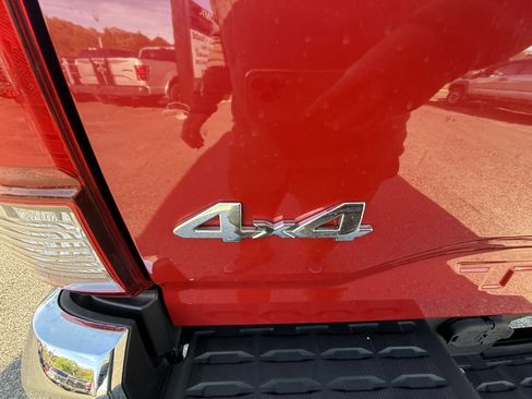 Used 2018 Toyota Tacoma SR5 image 30