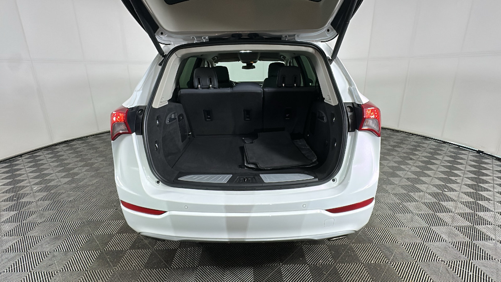 Used 2020 Buick Envision Premium AWD/4WD image 32