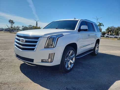 Used 2020 Cadillac Escalade Luxury image 4