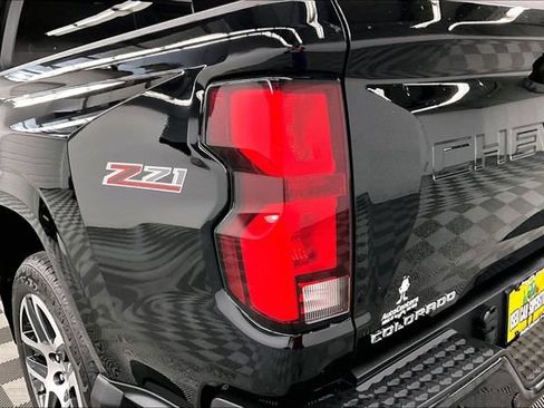 Used 2024 Chevrolet Colorado Z71 w/ Z71 Convenience Package 2 AWD/4WD image 34