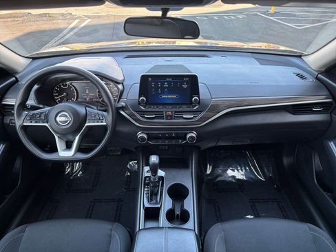 Used 2025 Nissan Altima 2.5 SV FWD image 34