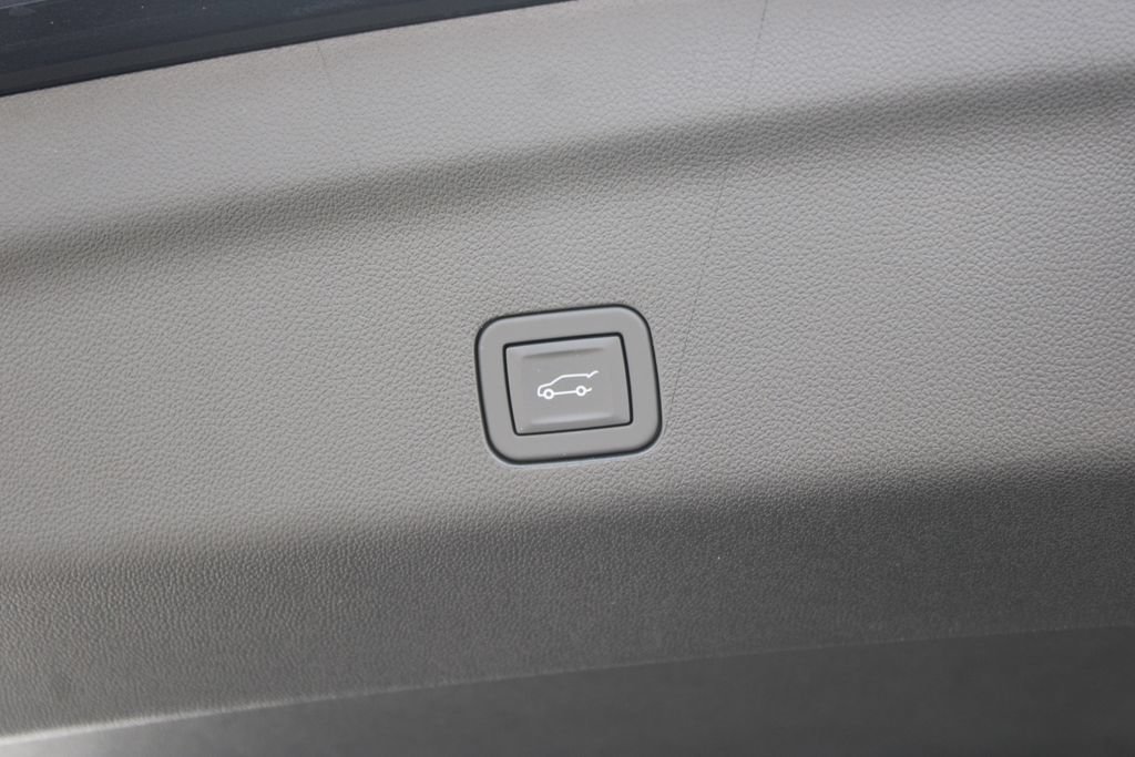 New 2026 Chevrolet Tahoe High Country AWD/4WD image 17