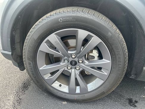 Used 2024 Ford Explorer XLT w/ Equipment Group 202A AWD/4WD image 31