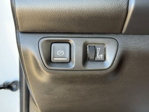 Used 2023 GMC Acadia SLT image 25