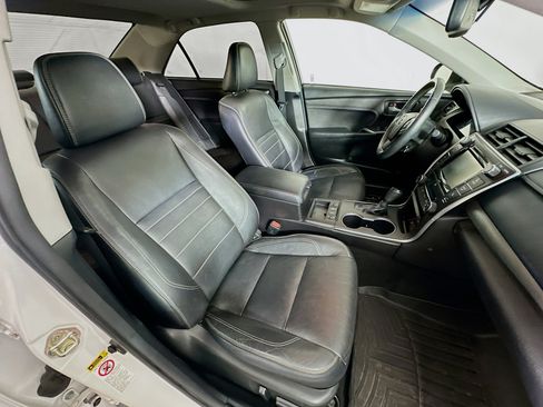 Used 2017 Toyota Camry XLE w/ Moonroof Package FWD image 29